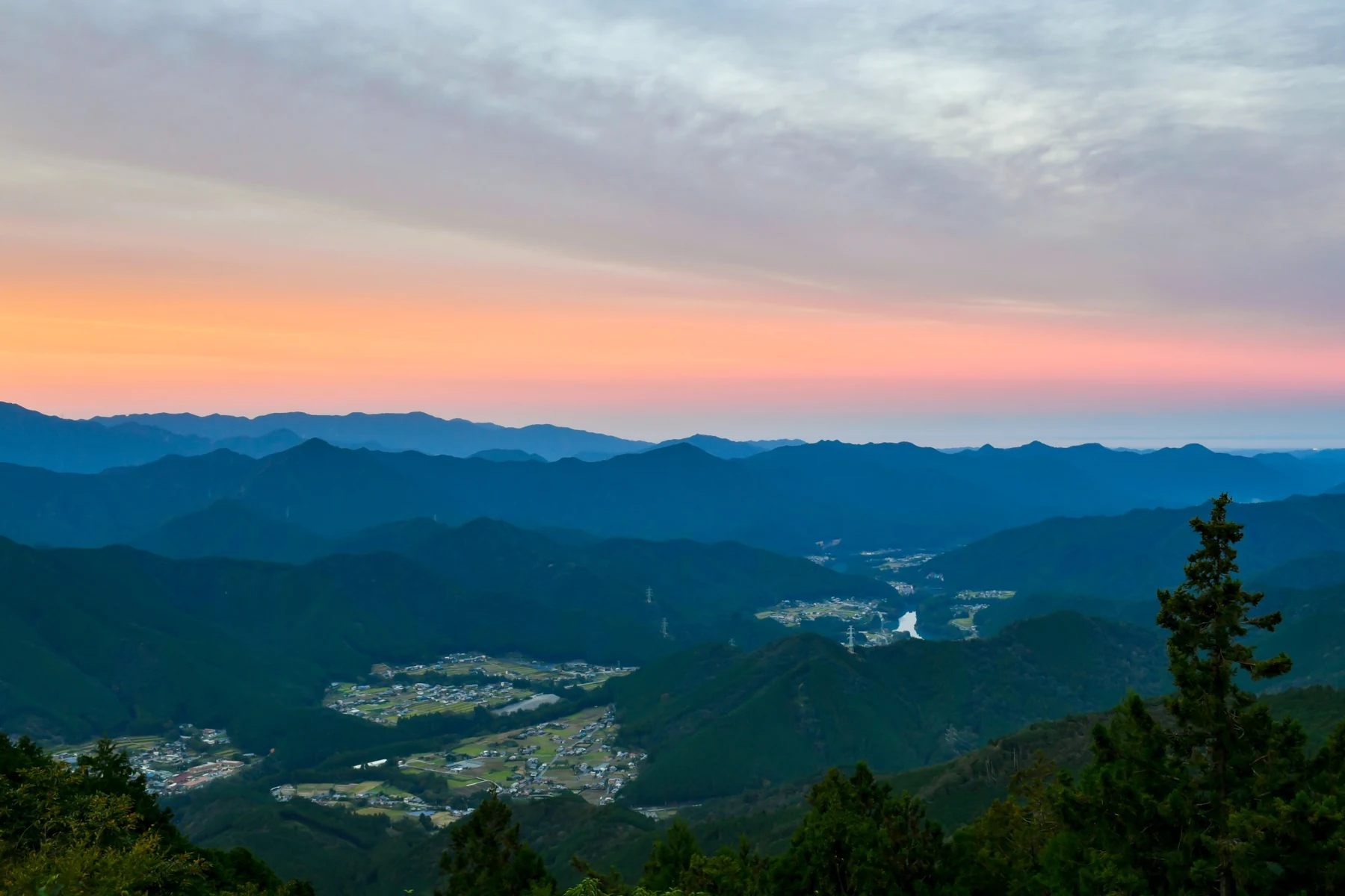 Dusk over the mountains and valleys of Ōdai